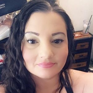 Meet your Posher, Lynai